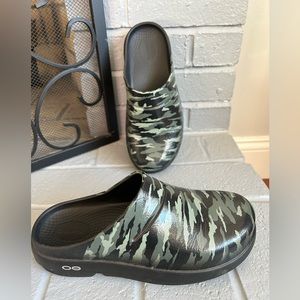 OOFOS  Recovery Oocloog Camo clog  Black Green Slip On Shoe Womens 7